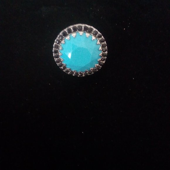 Ring - Picture 2 of 4